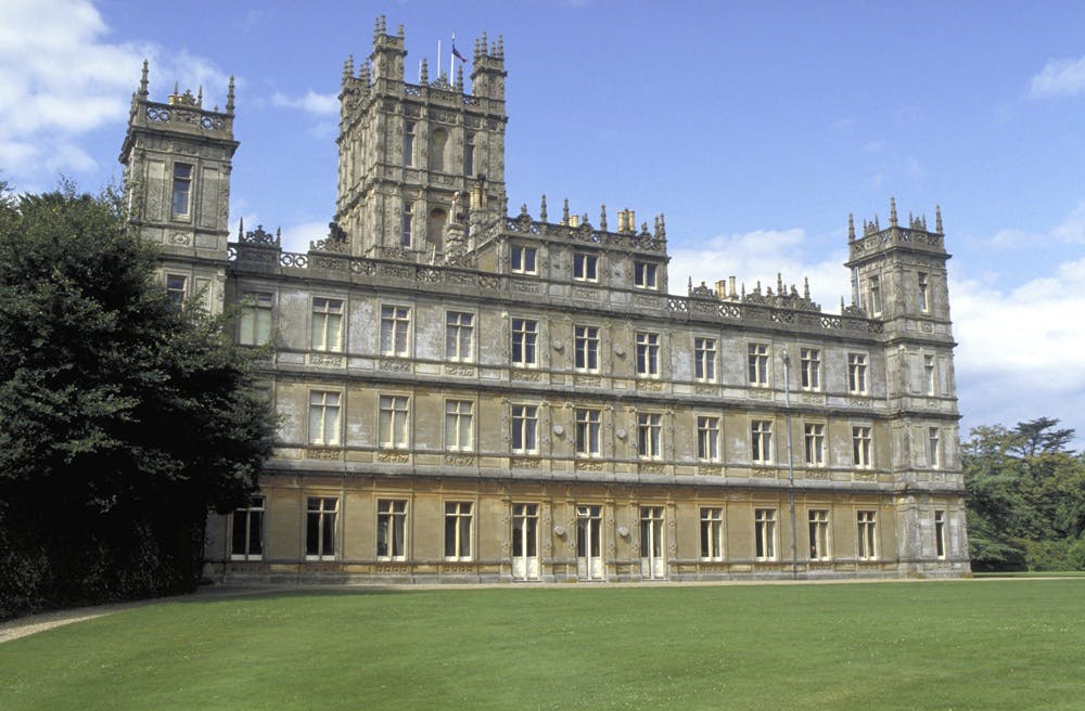 Besøk Highclere Castle.
